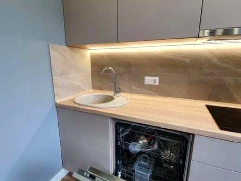 квартира за адресою Салютна вул., 2к18