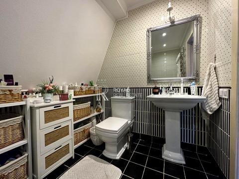 будинок за адресою Соборна вул. ()