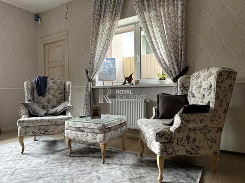 будинок за адресою Соборна вул. ()