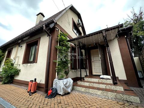 будинок за адресою Соборна вул. ()