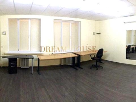 комерційна за адресою Трьохсвятительська вул., 4