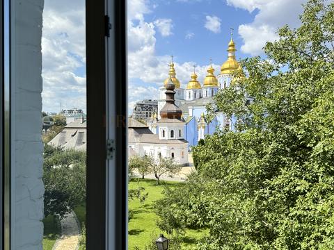 коммерческая по адресу Трёхсвятительская ул., 4