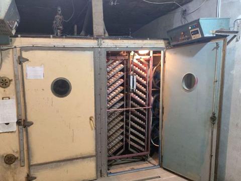 комерційна за адресою Центральна, 20