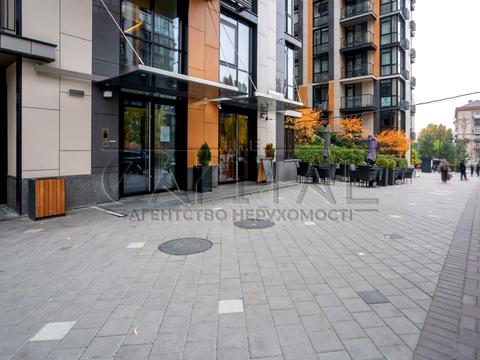 комерційна за адресою Предславинська вул., 42