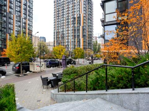 комерційна за адресою Предславинська вул., 42