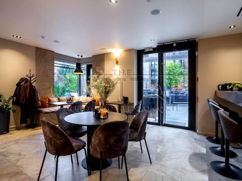 комерційна за адресою Предславинська вул., 42