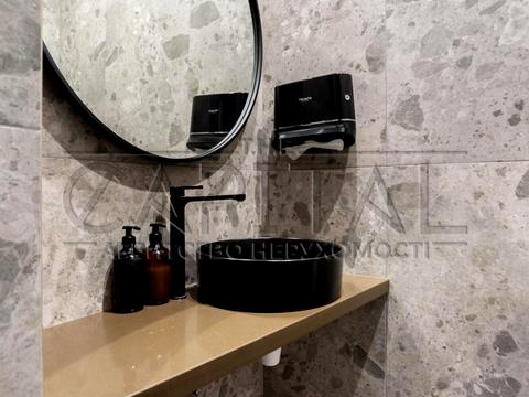 комерційна за адресою Предславинська вул., 42