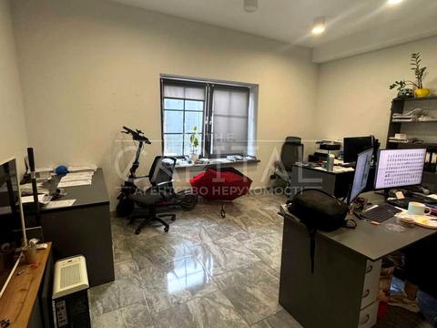 комерційна за адресою Григорія Гуляницького вул., 35-В