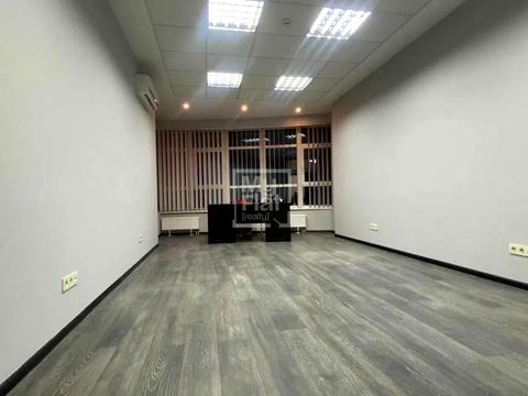 комерційна за адресою Кловський узвіз (Кловський), 7a