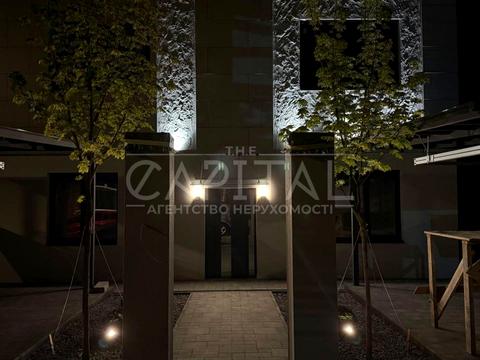 будинок за адресою Листопадна вул., 1