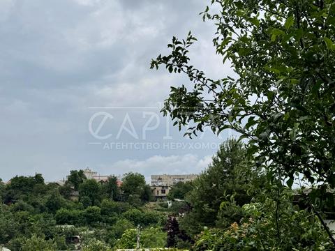 будинок за адресою Листопадна вул., 1