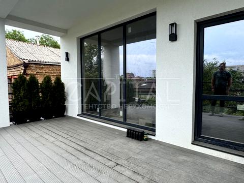 будинок за адресою Листопадна вул., 1