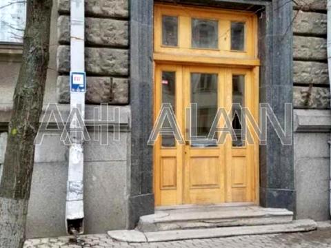 комерційна за адресою Банкова вул., 3