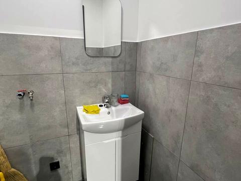 комерційна за адресою Княгинин вул., 44