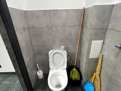 комерційна за адресою Княгинин вул., 44