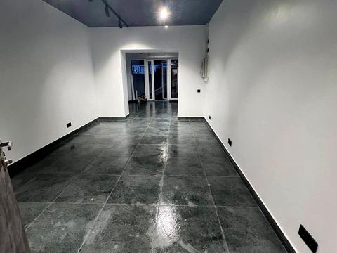 комерційна за адресою Княгинин вул., 44