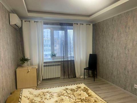 квартира за адресою Зодчих вул., 36