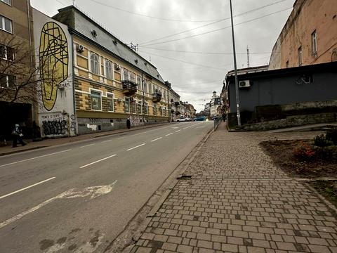 комерційна за адресою Пилипа Орлика вул., 7-А