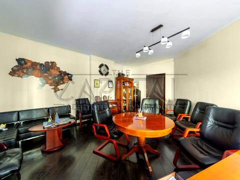 комерційна за адресою Раїси Окіпної вул., 2