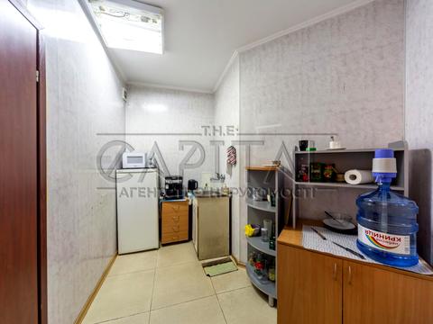 комерційна за адресою Раїси Окіпної вул., 2