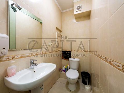 комерційна за адресою Раїси Окіпної вул., 2