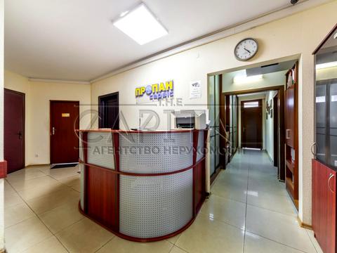 комерційна за адресою Раїси Окіпної вул., 2