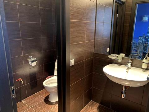 комерційна за адресою Липська вул., 19/7