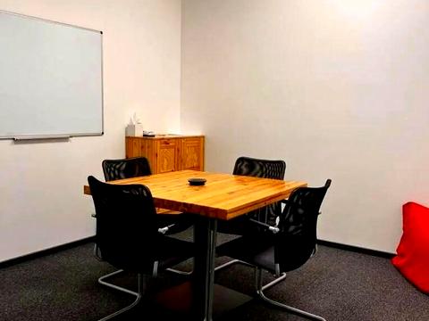 комерційна за адресою Верхній Вал вул., 10