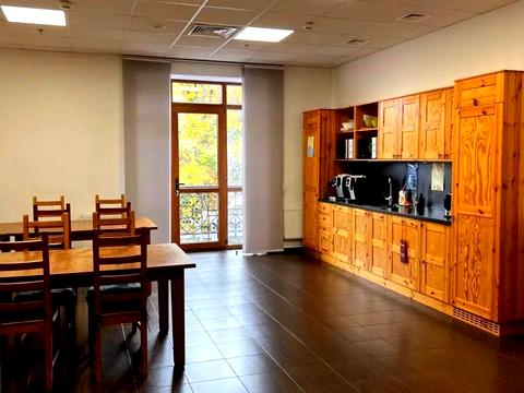 комерційна за адресою Верхній Вал вул., 10