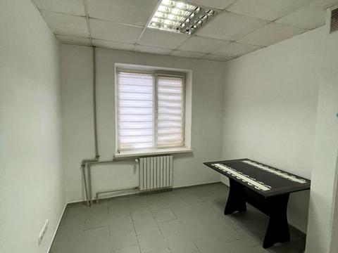 комерційна за адресою Князя Володимира Великого просп., 70