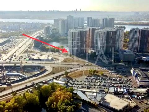 комерційна за адресою Дніпровська набережна вул., 18-Б