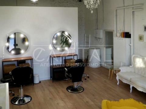 комерційна за адресою Дніпровська набережна вул., 18-Б