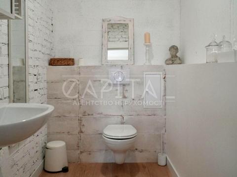 комерційна за адресою Дніпровська набережна вул., 18-Б