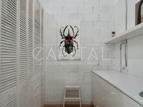 комерційна за адресою Дніпровська набережна вул., 18-Б