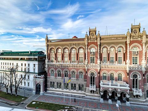 комерційна за адресою Інститутська вул., 14