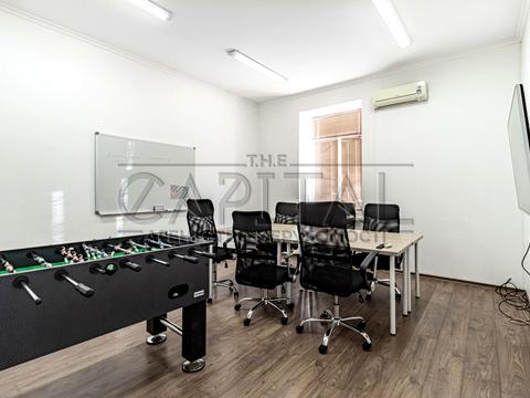 комерційна за адресою Інститутська вул., 14