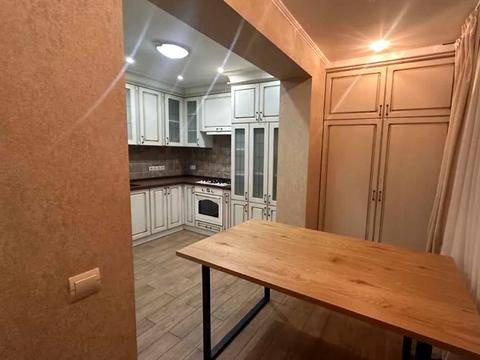 квартира за адресою Сергія Параджанова вул., 5