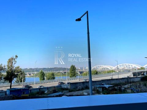 комерційна за адресою Дніпровська набережна вул., 72