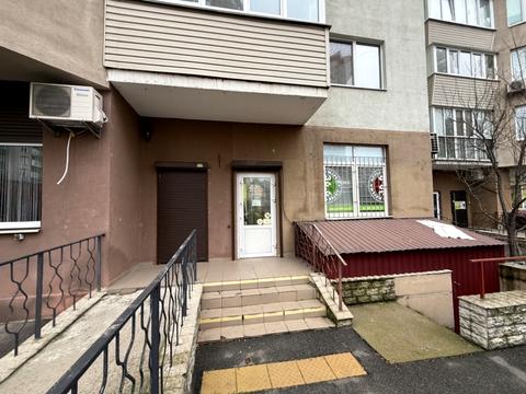 комерційна за адресою Градинська вул., 11