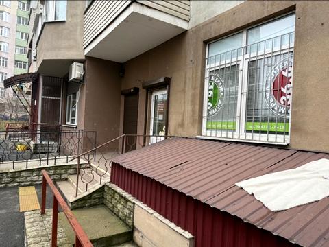 комерційна за адресою Градинська вул., 11