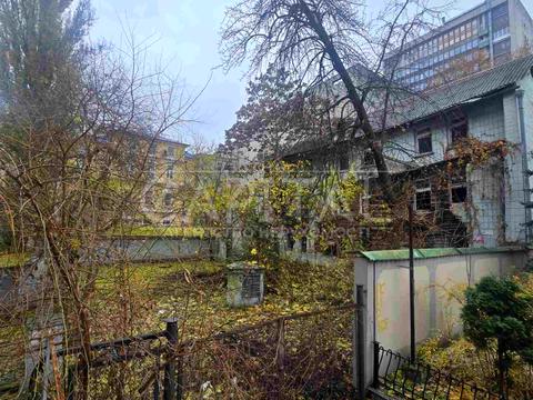 комерційна за адресою Саксаганського вул., 4