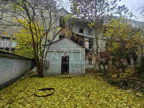 комерційна за адресою Саксаганського вул., 4