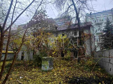 комерційна за адресою Саксаганського вул., 4