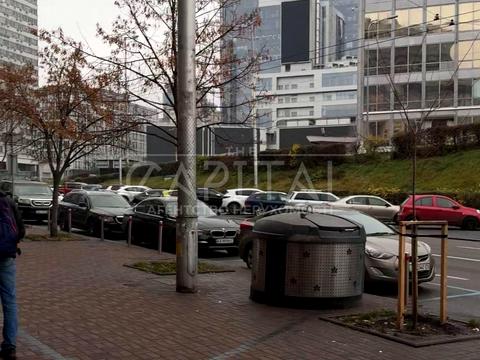 комерційна за адресою Саксаганського вул., 4