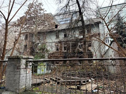 комерційна за адресою Саксаганського вул., 4