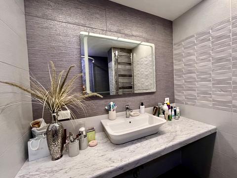 квартира за адресою Водограйна вул. (Гаврилова), 8