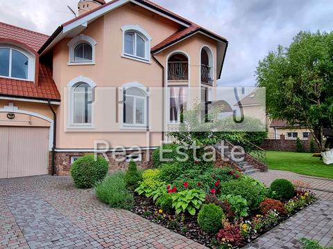 будинок за адресою Квітнева вул.