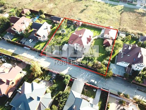 будинок за адресою Квітнева вул.