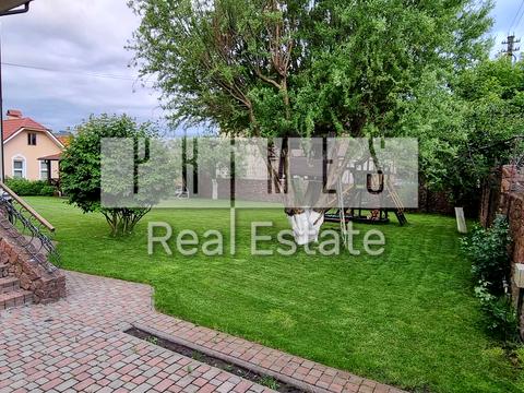 будинок за адресою Квітнева вул.