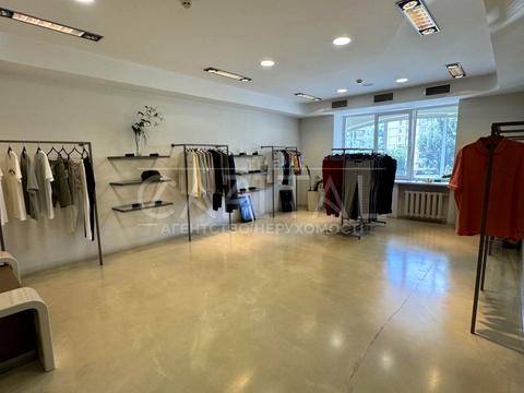 комерційна за адресою Володимира Івасюка просп. (Героїв Сталінграду), 10-А